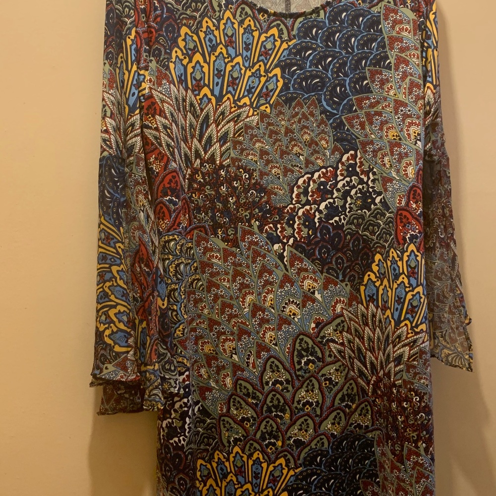 UNIQUE COLORS FASHION STATEMENT Beautiful dress with a classy look